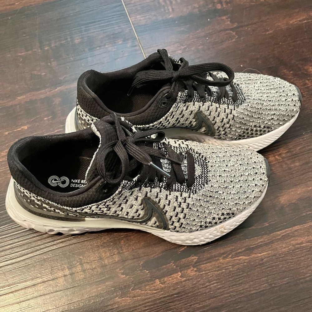 Nike React Infinity 3 
women’s road running shoes in black/grey/white